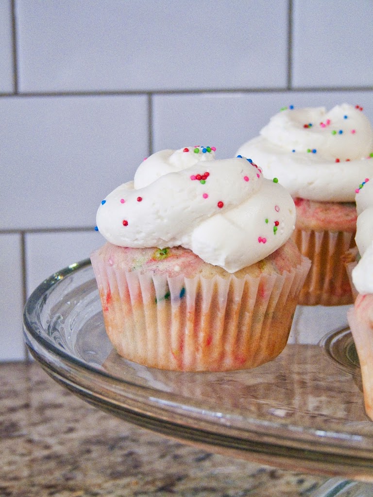 Funfetti Cake Batter Cupcakes - A Latte Food