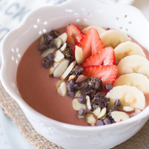 https://www.alattefood.com/wp-content/uploads/2016/05/Choco-Straw-Smoothie-Bowl-03-1-500x500.jpg